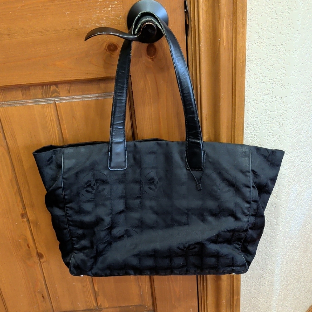 Chanel Black Quilted Tote Bag 10x18x6